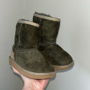PLAY CONDITION Uggs